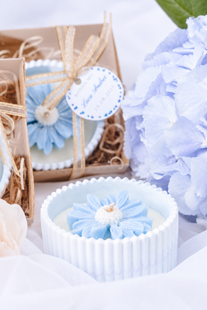 Marturie de botez pentru baiat cu lumanare florala in nuante pastelate de bleu si alb