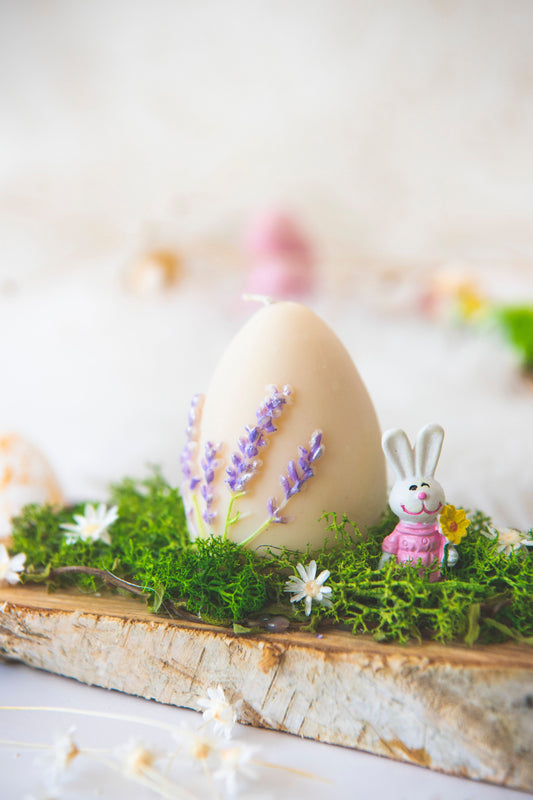 Aranjament oval pe lemn - cu lumanare ou pictat manual