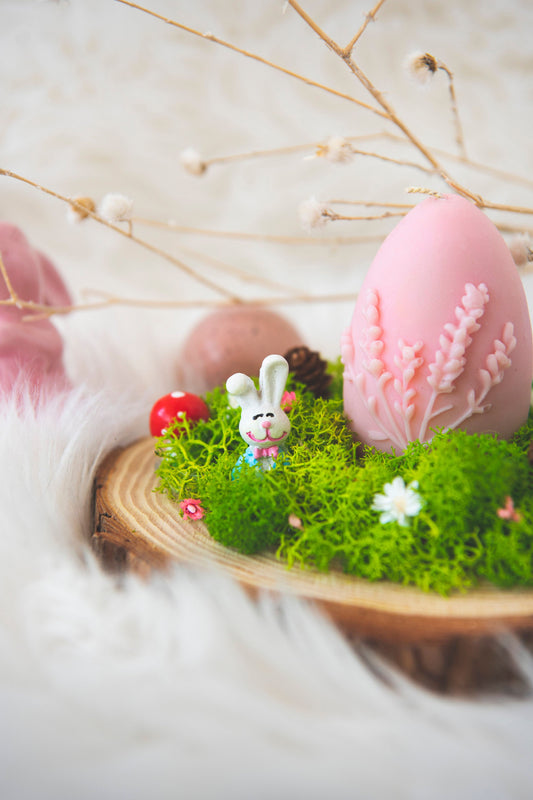 Aranjament cu licheni stabilizati si lumanare parfumata in forma de ou