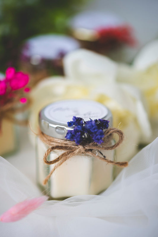 Marturii botez personalizate - lumanare parfumata in borcanel cu floricele albastre