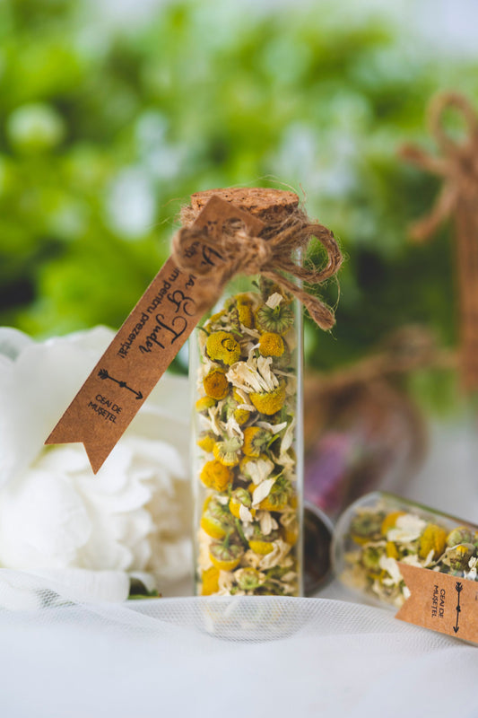 Marturii botez personalizate  - sticlute cu flori de musetel dulce, pentru ceai