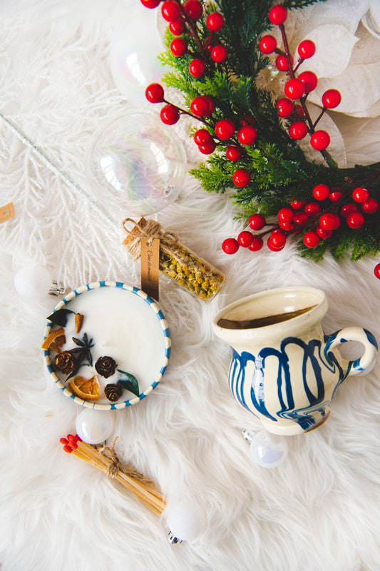 Set "Cantecul marii" - lumanare parfumata in castronel de ceramica + cana traditionala