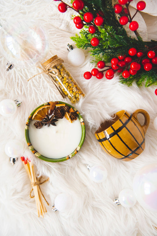 Set "Leaganul padurii" - lumanare parfumata in castronel de ceramica+ cana traditionala