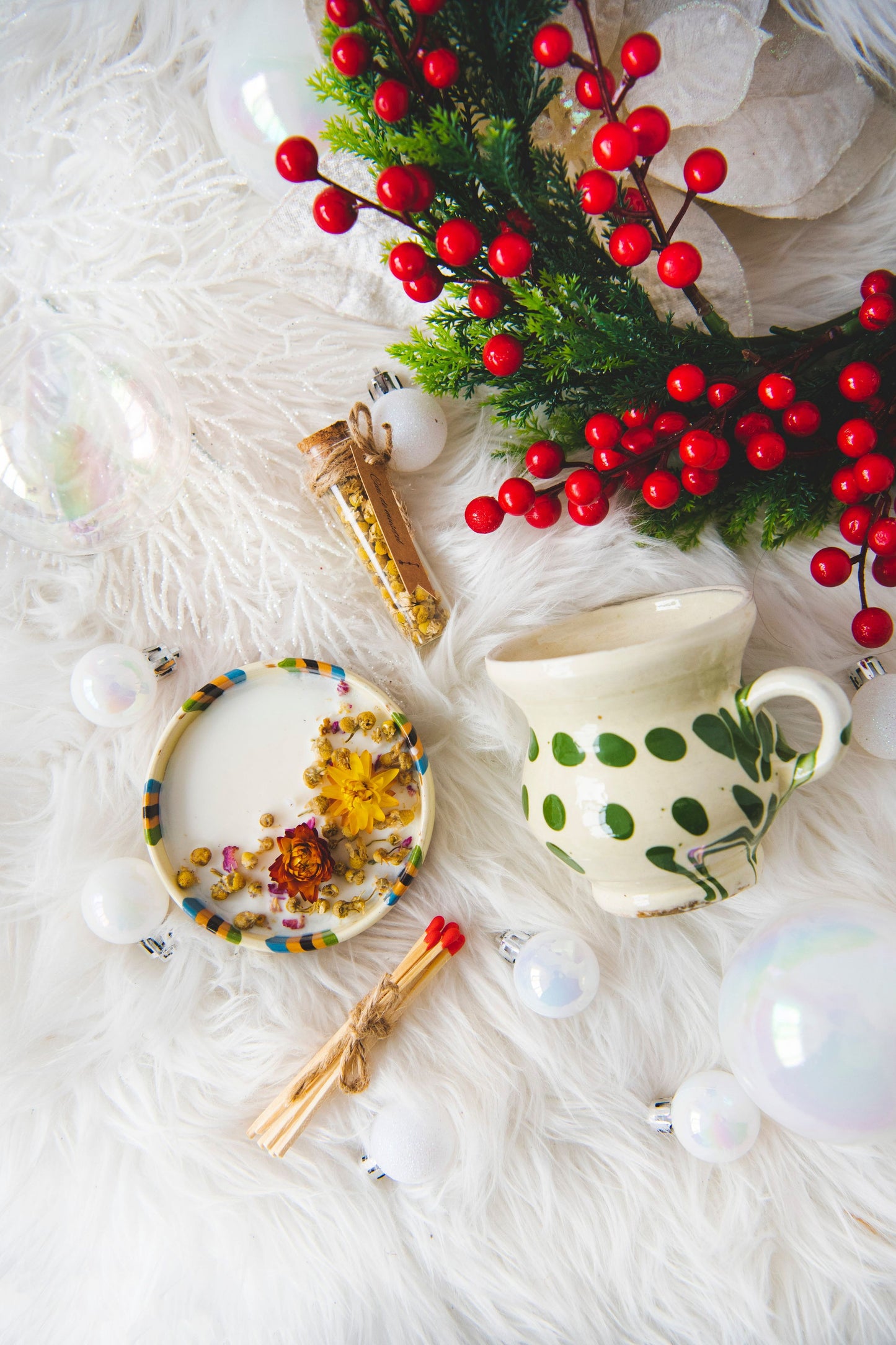 Set "Povestea campiilor" - lumanare parfumata in castronel de ceramica+ cana traditionala